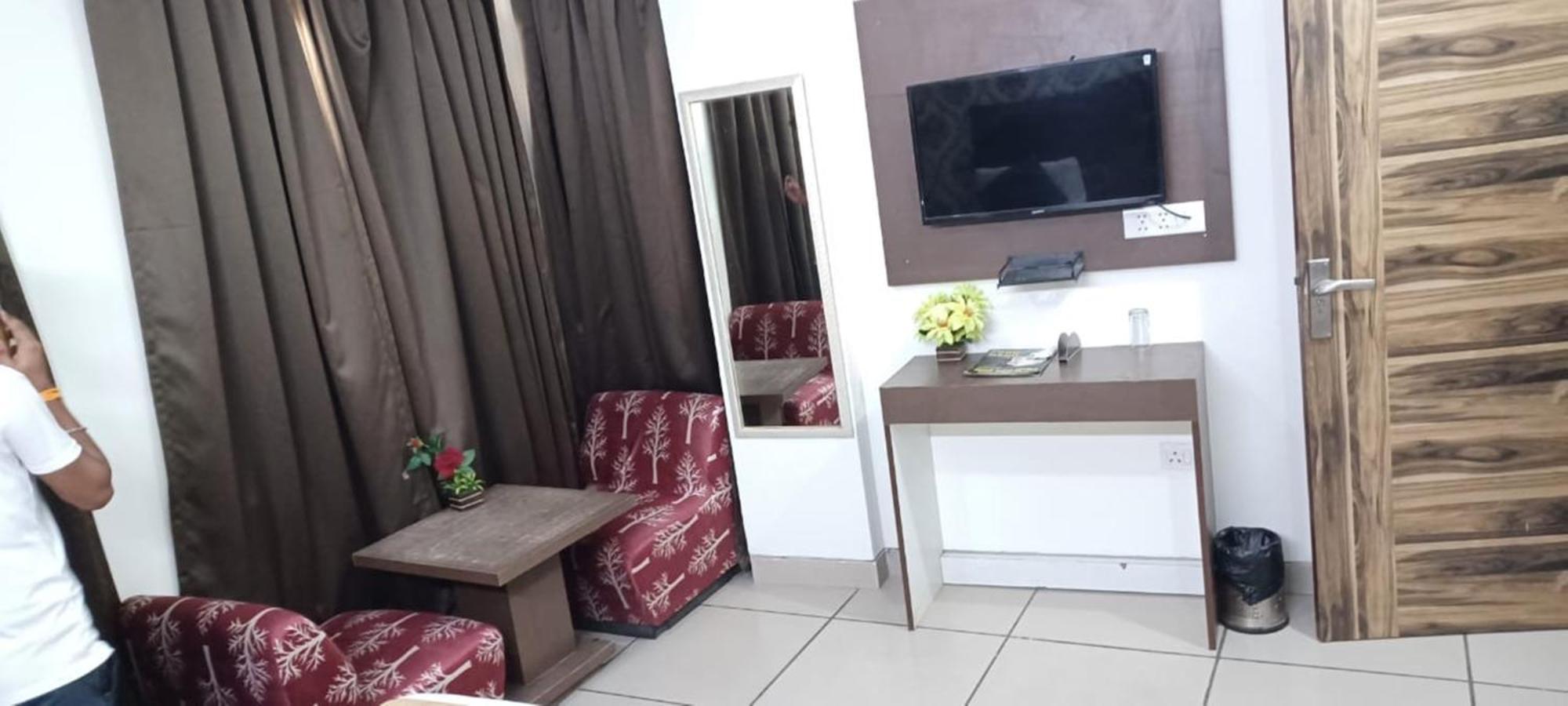 Hotel Aerocity Golden Close To New Delhi Airport Εξωτερικό φωτογραφία