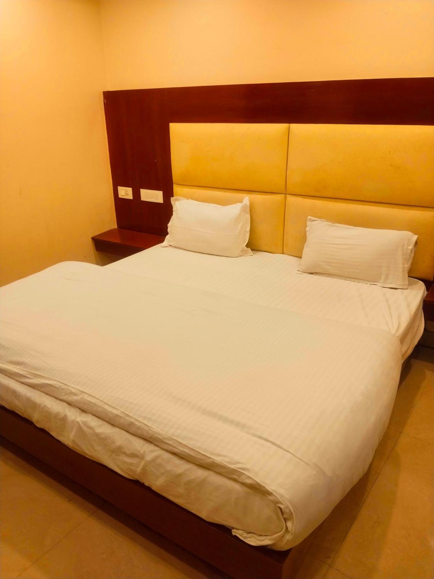 Hotel Aerocity Golden Close To New Delhi Airport Εξωτερικό φωτογραφία
